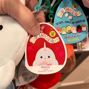 Niema squishmallow clip narwhal fuzzy belly valentines edition nwt